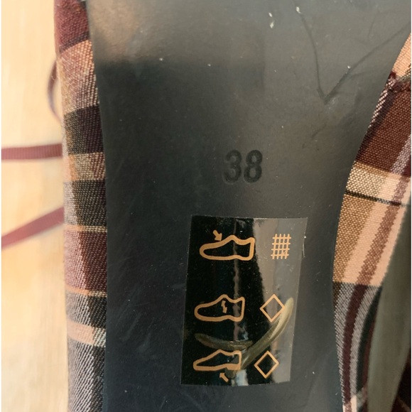 Le Chateau Plaid Booties. - Picture 5 of 6